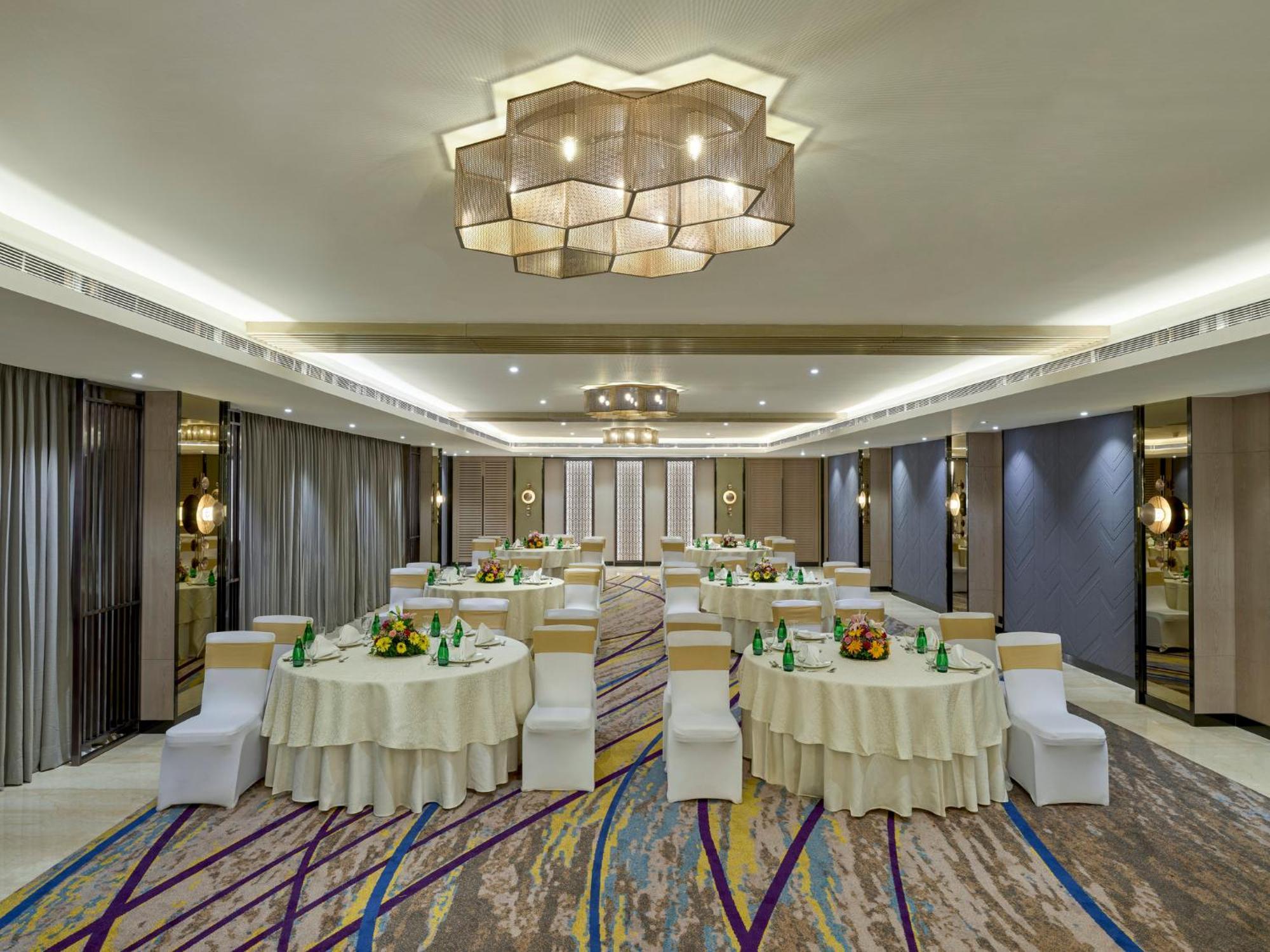 Crowne Plaza Ahmedabad City Centre By Ihg Dış mekan fotoğraf