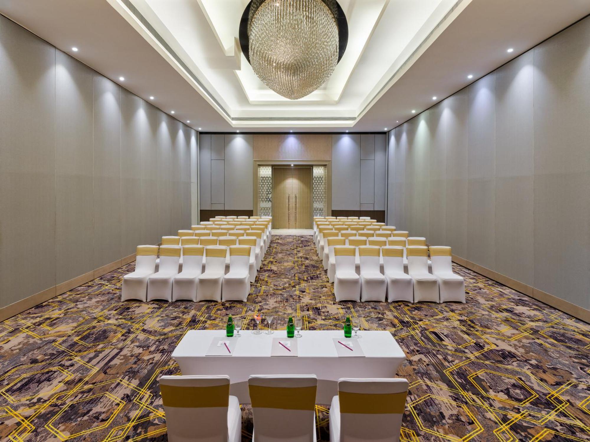Crowne Plaza Ahmedabad City Centre By Ihg Dış mekan fotoğraf